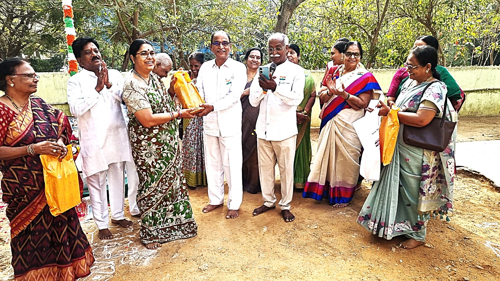 21 Smt. Subhadra receiving prize 0n the occation of Republic day 2026 celebrations.jpeg